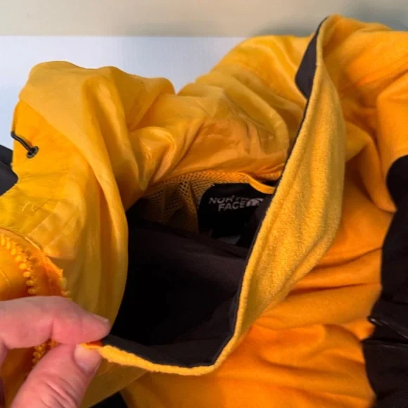 The North Face Yellow and Black Jacket with removeable fleece liner - Picture 9 of 15